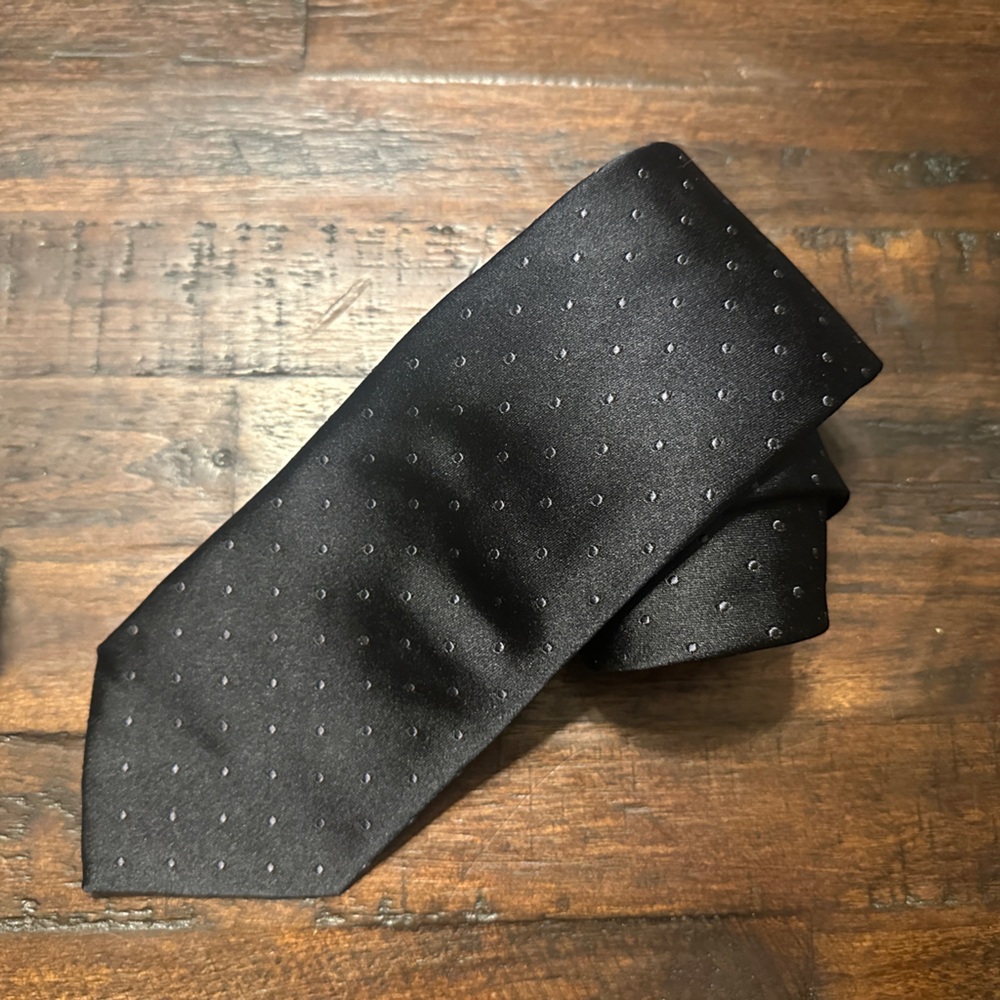 Vintage Isaac Mizrahi Silk Black Men’s Tie with Subtle Dot Texture